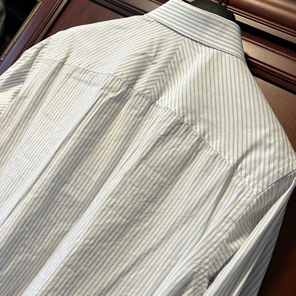 Calvin Klein Classic White with Light Gray Stripes Regular-Fit Dress Shirt! - Picture 5 of 9
